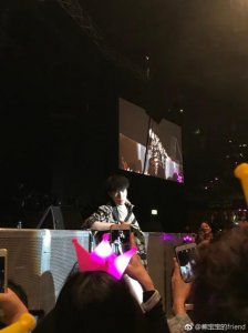 ​萧敬腾悉尼举办演唱会全天下雨 网友：不愧是雨神