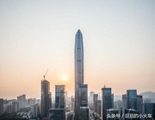 深圳市第一高楼，118层，高达600米的深圳平安大厦
