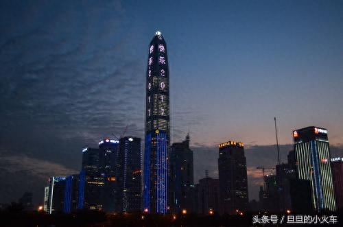 深圳市第一高楼，118层，高达600米的深圳平安大厦