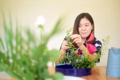 ​青岛：小护士辞职环游中国 如今成花道师月入4万