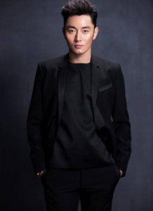​李东学：从《甄嬛传》到现实的阳光帅哥，演艺之路揭秘