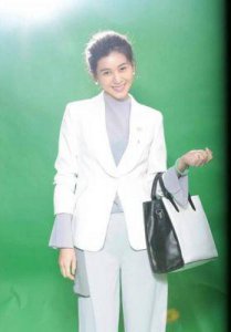 ​“血性”黄海冰：为了有子嗣，愤然放弃不育教授妻子，转而娶女明星，终得儿女