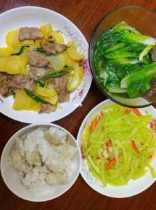 ​午煮香蕉小辣椒：特色饮食：香蕉和小辣椒的特殊组合，带给你全新的健康选择！