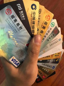 ​“月光族”看似潇洒，其实并不光彩