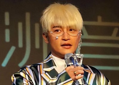 ​事实证明，逐渐＂消失＂的陈志朋，早已走上人生的另一条大道