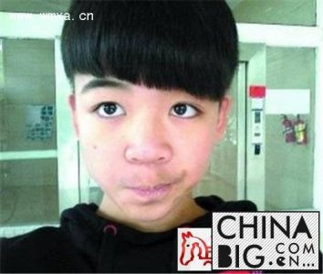 ​易虎臣回深圳被打死是真的吗？《变形记》嘉宾易虎臣现状揭秘