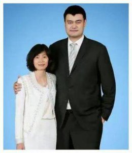 ​姚明与前妻叶莉的篮球故事与家庭生活揭秘