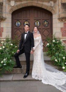 ​婚礼如同演唱会？这对夫妻的人缘真不一般！