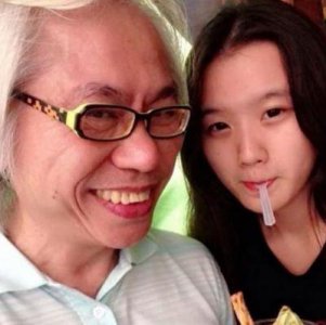 ​66岁爷孙恋李坤城病危传闻，25岁女友未露面，好友紧急赶往老家探望