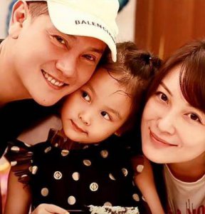 ​丁子峻婚姻揭秘：为何在事业巅峰选择结婚？