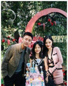 ​和贾乃亮离婚5年后，再看李小璐现在的处境，应该为她感到可惜吗？