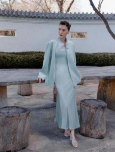 ​吴千语小腹隆起引热议，怀孕猜测与新婚甜蜜背后的真相揭秘