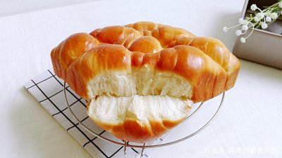 ​万能的面包配方，学会这个诀窍，蓬松暄软还拉丝，放三天也不硬