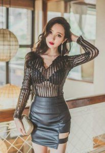 ​熊猫计划：史策靓丽写真展示事业线！肤白貌美性感火辣