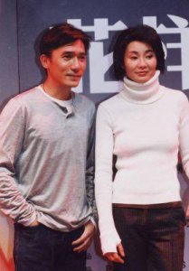 ​张曼玉：与梁朝伟缘深情浅，11次爱情经历背叛，隐退后与狗为伴
