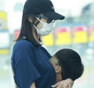 ​白百何再次牵手初恋老公，携帅气二胎儿子甜蜜出街引热议