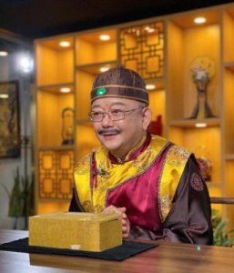 ​王刚8年后首次回应砸宝事件：我并非故意的