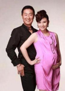 ​林永健的妻子周冬齐：与丈夫先婚后爱，39岁喜得贵子无遗憾