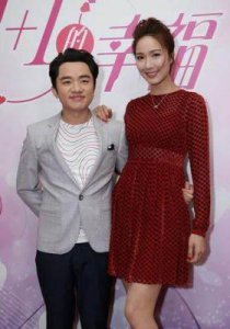 ​王祖蓝带妻子李亚男支持谢娜话剧首演