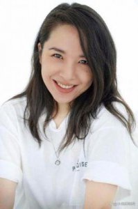 ​《欢乐颂2》靳东与李佳的爱情揭秘：老干部的甜蜜生活与低调婚姻