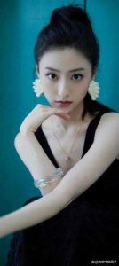 ​胡连馨：年龄身高体重及家庭背景揭秘，曾被误传改为00后