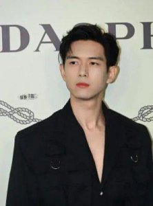 ​李现：专注事业的多才多艺明星，力求在娱乐圈大放异彩