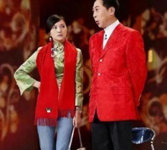 ​冯巩妻子现身，温婉长相与脱俗气质引关注，曾专车接送冯巩