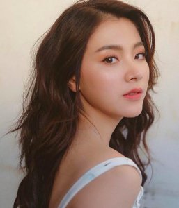 ​90后泰国小清新平采娜，因小水一角被熟知，一部伦理剧演技受好评