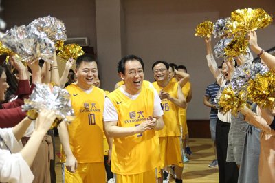 ​许家印打篮球有多强？面对严密防守砍下30分，恒大无人不服！
