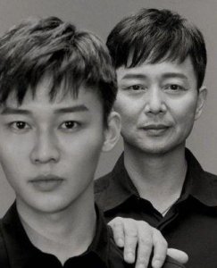 ​老戏骨刘奕君与帅气儿子同台！被网友误认为是猥亵小鲜肉？