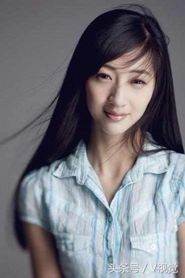 杨子姗在《好久不见》中饰 花朵朵