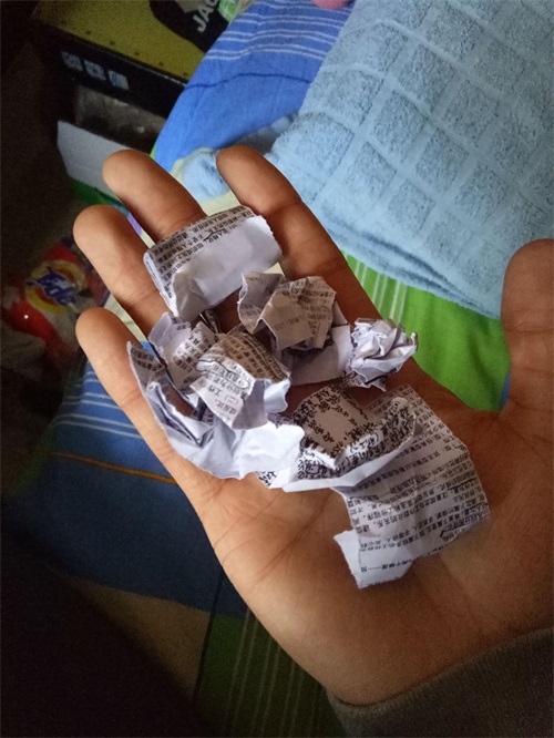 直击：学生考试作弊手段多样，不用宽透明胶，还能抄成这样？