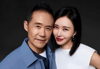 ​王石与妻子田朴珺迎来三岁女儿，父亲角色引发社交媒体热议