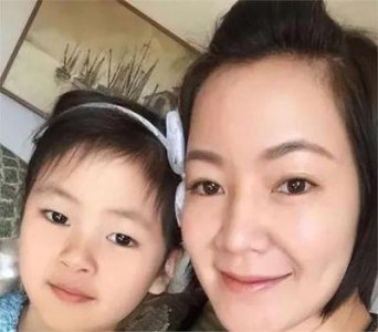 ​她曾与王菲齐名，却因生活混乱被曝，并与“活佛”育有一子