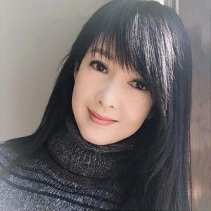 ​53岁周慧敏近照曝光，结婚11年终产子，生活状态宛如20少女