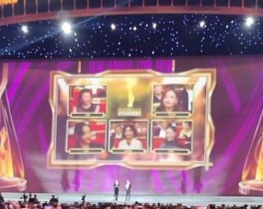 ​赵丽颖泪洒现场！凭《风吹半夏》荣获第34届“飞天奖”优秀女演员奖项