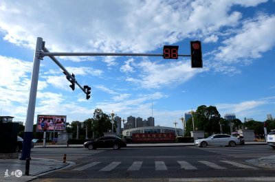 ​科普一下：这几种情况下红灯亮时切记不可右转！
