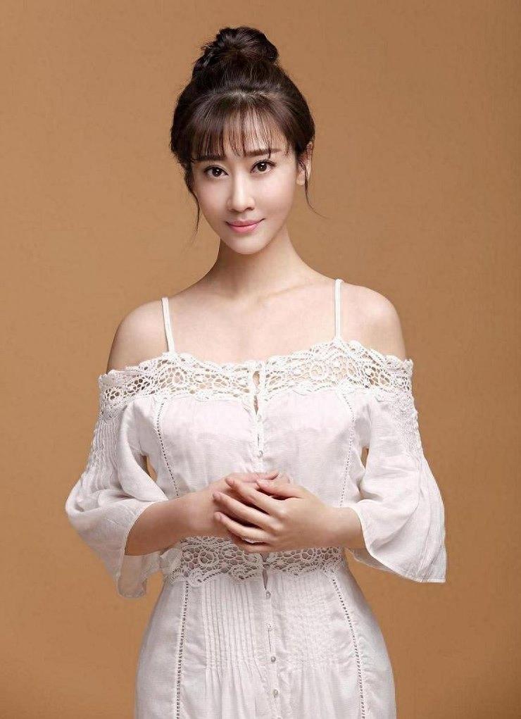抗战剧中的女神唐妤萌，虽然名气小，但你一定对她很眼熟