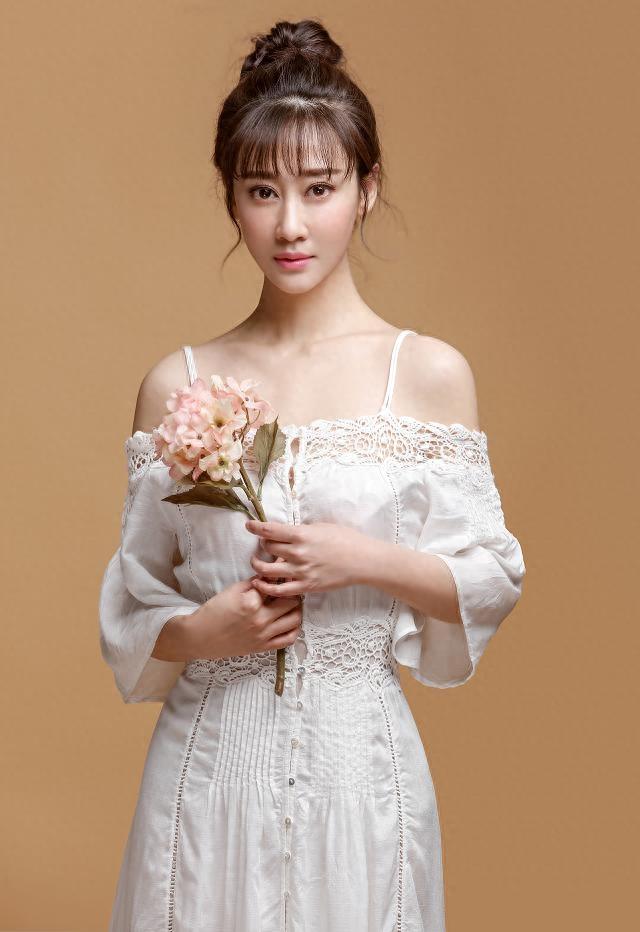 抗战剧中的女神唐妤萌，虽然名气小，但你一定对她很眼熟