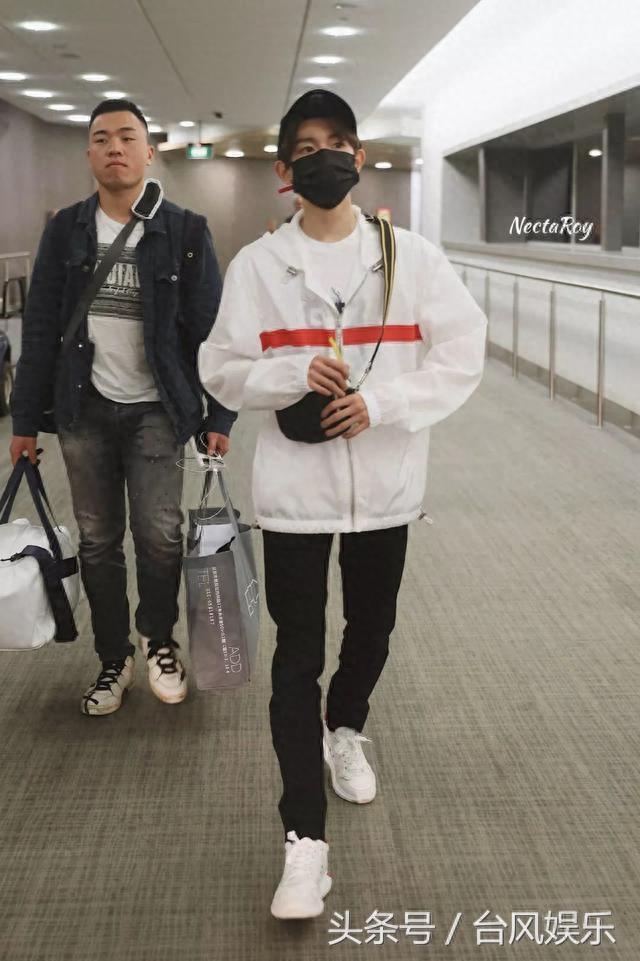 TFBOYS王源27小时飞行到达戛纳，接机粉丝太多机场一度瘫痪！