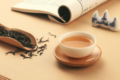 ​夏天到底喝绿茶好，还是红茶好？天热喝红茶的5大好处，看过都懂