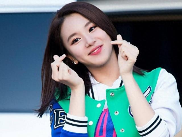 TWICE9人谁的颜值最高？这份榜单告诉你，周子瑜高居榜首