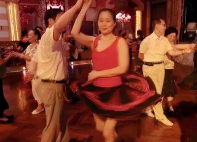 ​为什么成都舞厅白天的生意比晚上好？