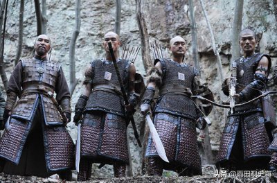 ​辣眼奇葩的日本战国发型：武士喜欢剃地中海，平民没钱只能梳长发