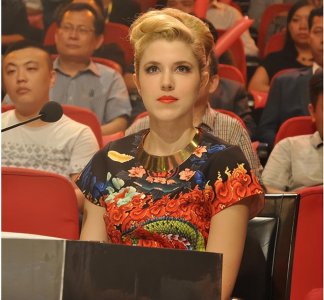 ​央视最火外籍女星金小鱼，爱上中国小伙却遭抛弃，她如今怎么样了