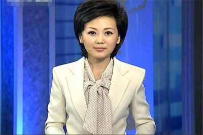 ​柴璐：央视的优秀主持人，曾被称冰山美人，浮现笑容之后更受欢迎