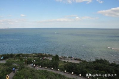 ​葫芦岛313海滨景色十分迷人，碧海蓝天，十分的惬意