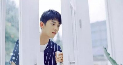 ​他是活泼上进的新生代演员，初出茅庐的梁靖康未来无限