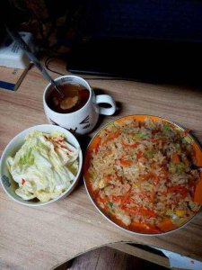 ​最近兴起的网红米饭做法，味道真的有这么好？网友：咋不吃火锅呢