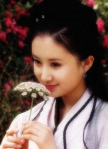 ​舒畅主演《连城诀》时好美，六小龄童演大反派，于承惠剑术很精彩